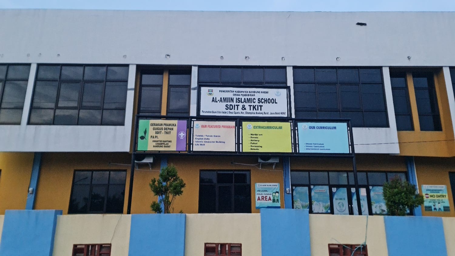 SDIT Alamiin Islamic School